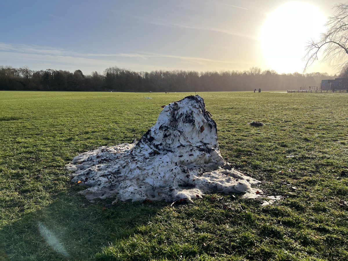stevewashbourne's tweet photo. “For me, running is both exercise and a metaphor. ……the only opponent you have to beat is yourself, the way you used to be” (Haruki Murakami)
https://t.co/UyH6xauVIU
#thecoldneverbotheredmeanyway
#morningrun
#TCSLM
#wk10 https://t.co/coqrcouTqQ