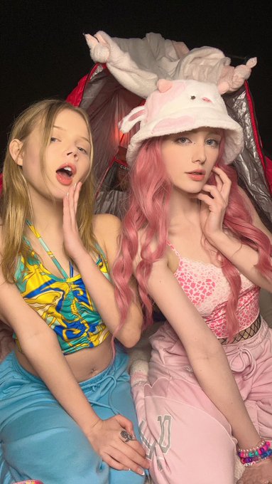 Nights at the beach with @OfficialCocolov I still need to send her the photos 😣 but we had such a random<a class="tags" href="/tag/officialcocolov">@officialcocolov</a>