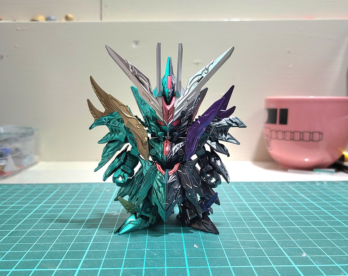 cucck2019's tweet photo. ファイナルフォーミュラ－作成すると片割れが余るので別で塗りました。
余ったSDガンダムをSDGsしましたSDだけにね🌁⛄🌁
#仮面ライダーW
#スペリオルストライクフリーダムドラゴン
#オルタナティブジャスティスインフィニットドラゴン
#ガンプラ https://t.co/DrHWxMqZ7L
