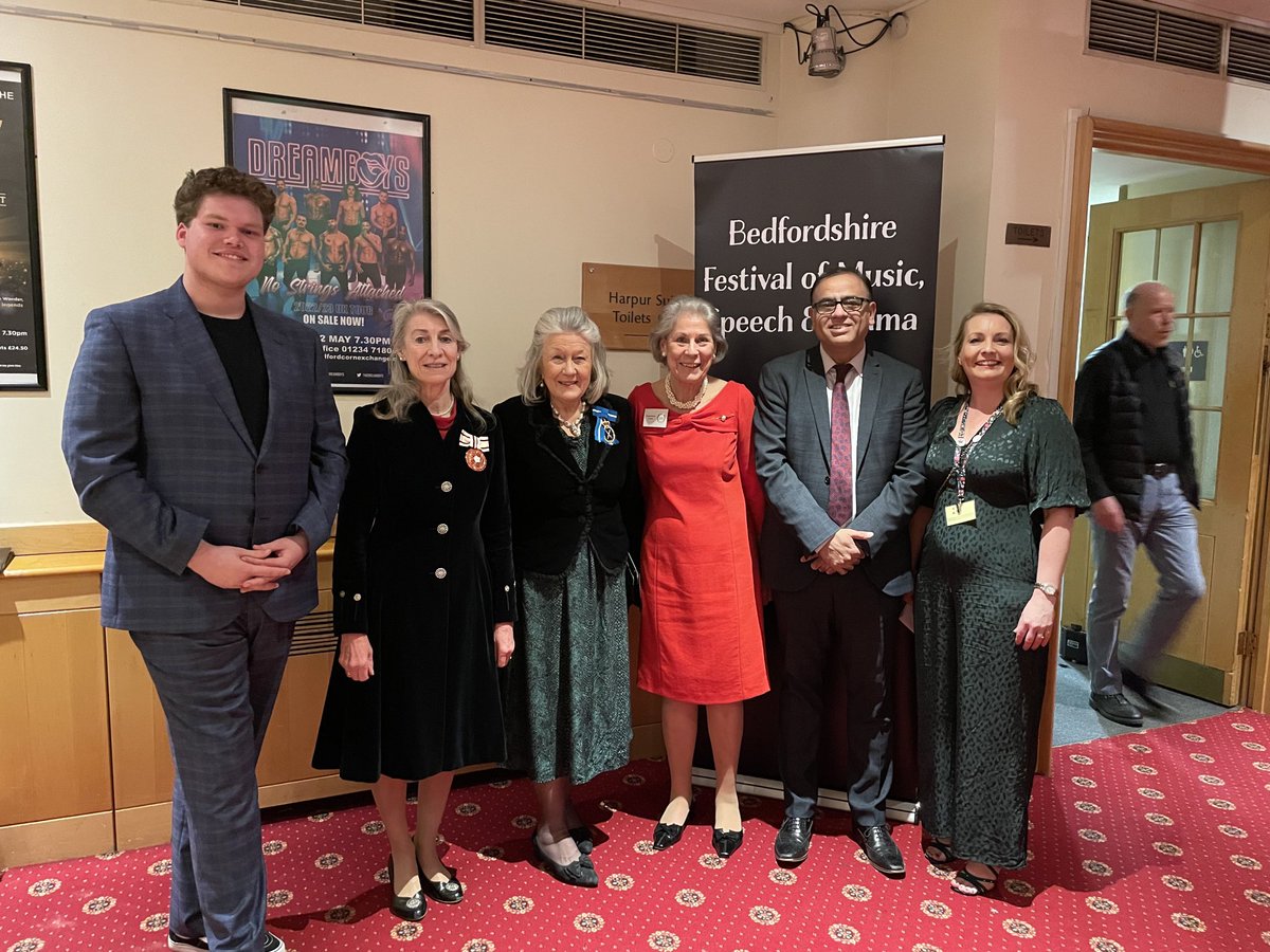 JaneOClifford's tweet photo. The fabulous Gala Concert featuring the Highlights and Special Awards of Bedfordshire’s Arts Festival held at the Corn- Exchange. Here with #Yasinforbedford #debbieinskipdl #Elizabethslackdl,#Juliasmith
What a fantastic array of young talent - many names to watch out for . https://t.co/lwbLDIVH83