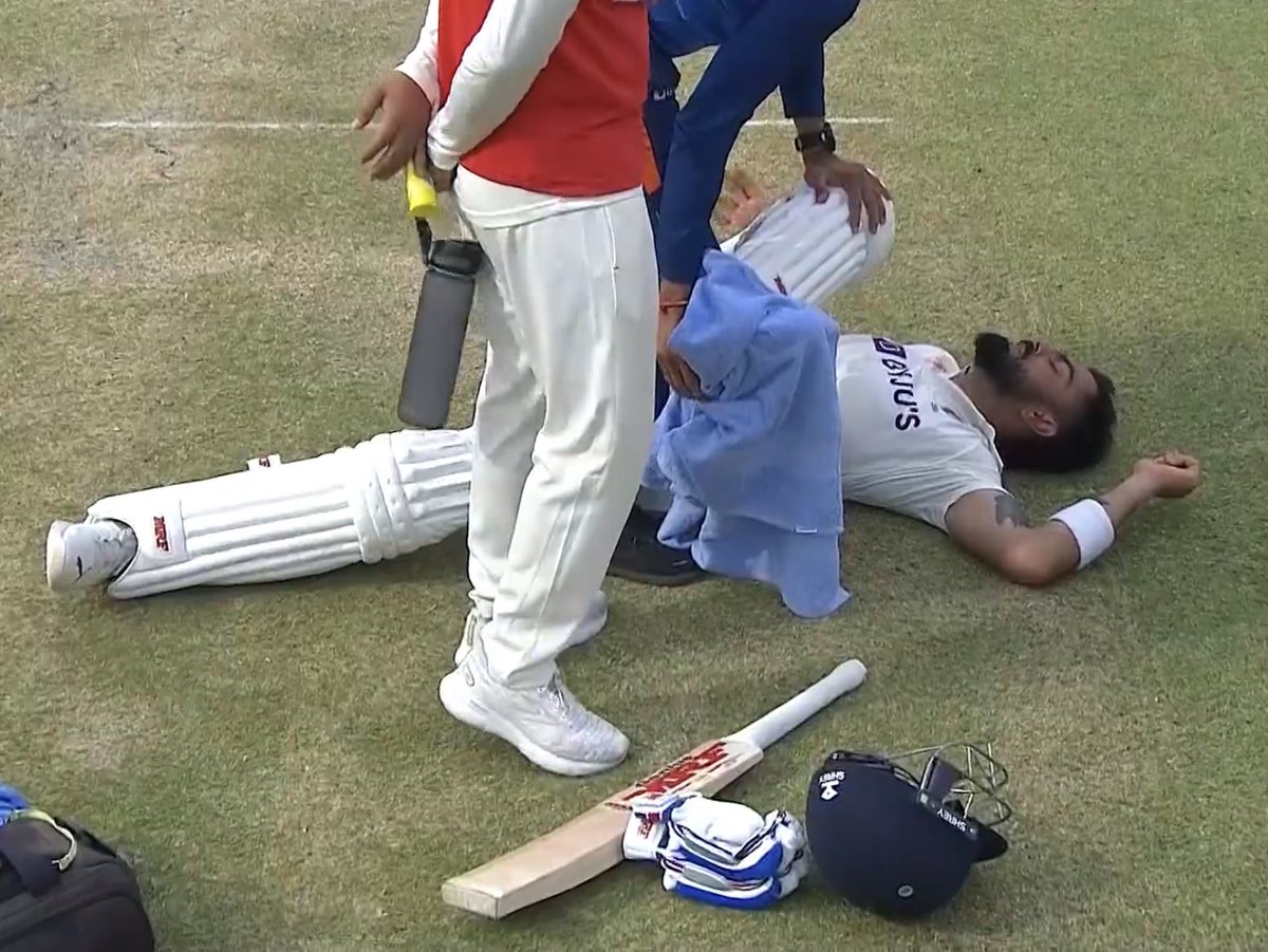BluntIndianGal's tweet photo. People be calling him selfish and here Virat Kohli batting for India for more than 8 hours. The dedication ❤️ https://t.co/x3b2o6oo5g