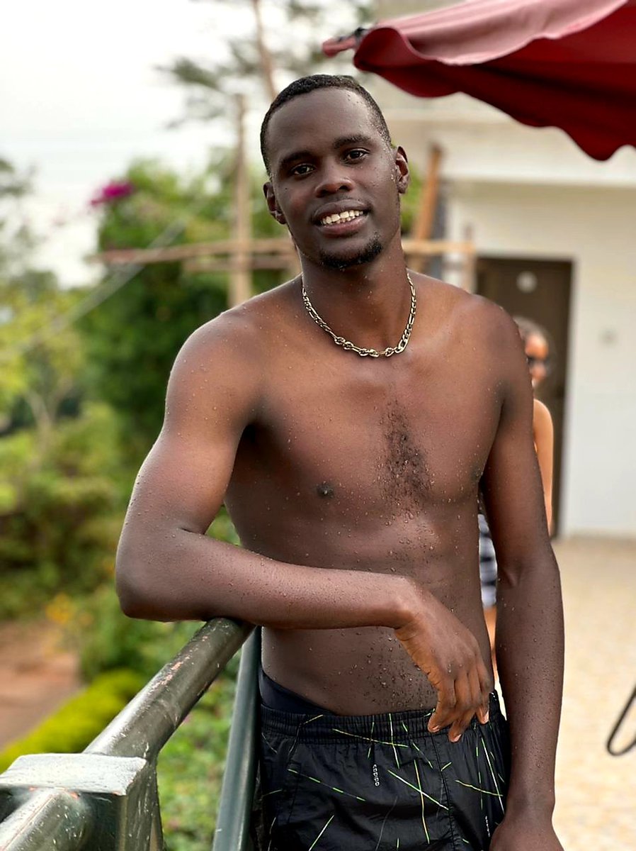 FvrTroy's tweet photo. Rapper ki akikuba mu kyalo nemu city
Namala natwalilamu ne international community 
#Howmanymics https://t.co/9Bz06MHegi