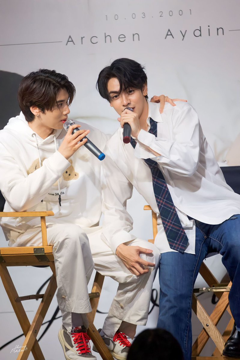 lovveerdg_'s tweet photo. And i saw you in that suit looking so handsome 🤍😉 @dunknatachai @ChenRcj #dunknatachai #จุงอาเชน https://t.co/aWm8jiOS8N