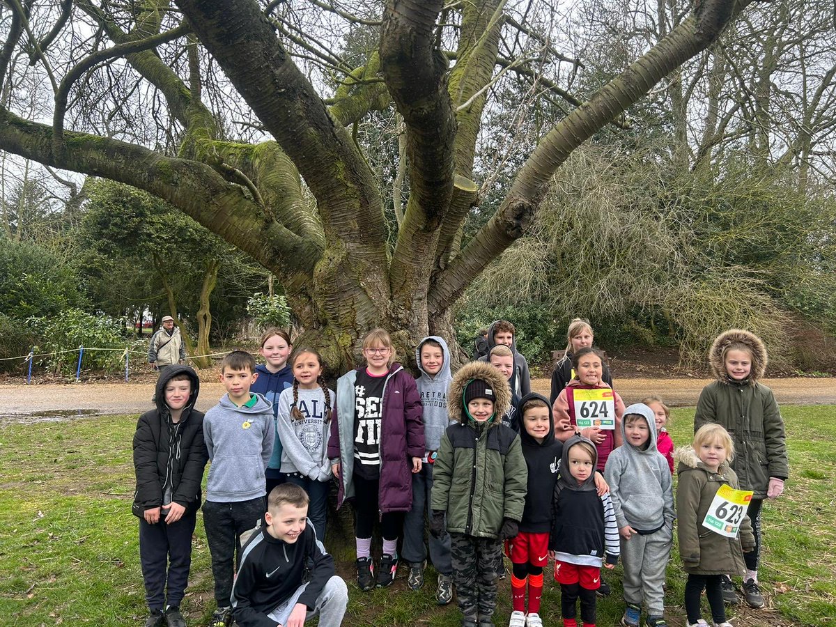 s_tate73's tweet photo. A wonderful Sunday morning run at Normanby Hall - thanks to Curly’s Athletes bale jumper run!  ⁦@AlthorpeKeadby⁩ ⁦@Curlysathletes⁩ ⁦@normanbyhall⁩ https://t.co/DxHIvhOXaH