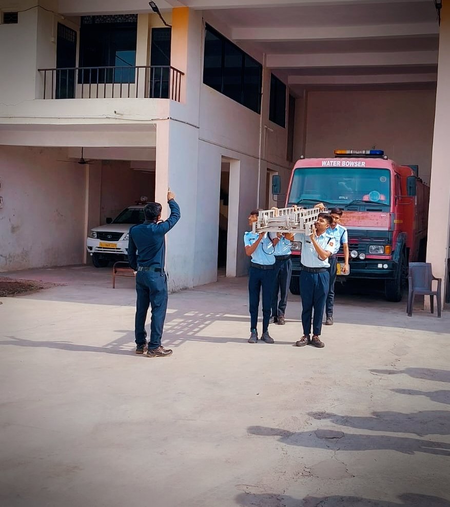 BotadFire's tweet photo. બોટાદ ફાયર સ્ટેશન ખાતે વિવિધ #ઇન્સ્ટિટ્યૂટસ/કોલેજો માંથી આવેલા #વિદ્યાર્થી તાલીમાર્થીઓ ને આજરોજ ફાયર વિભાગ અને ફાયર કામગીરીઓ સાથે જોડાયેલા અલગ અલગ વિષય-વસ્તુઓ થી માહિતગાર કરી તાલીમ આપવામાં આવી.

https://t.co/UzZb8pzTFx

https://t.co/hJlZxamBRw https://t.co/DFJsEeiFis