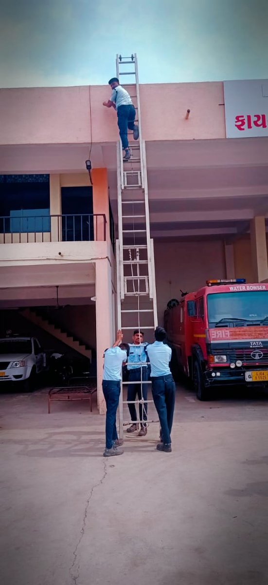 BotadFire's tweet photo. બોટાદ ફાયર સ્ટેશન ખાતે વિવિધ #ઇન્સ્ટિટ્યૂટસ/કોલેજો માંથી આવેલા #વિદ્યાર્થી તાલીમાર્થીઓ ને આજરોજ ફાયર વિભાગ અને ફાયર કામગીરીઓ સાથે જોડાયેલા અલગ અલગ વિષય-વસ્તુઓ થી માહિતગાર કરી તાલીમ આપવામાં આવી.

https://t.co/UzZb8pzTFx

https://t.co/hJlZxamBRw https://t.co/DFJsEeiFis