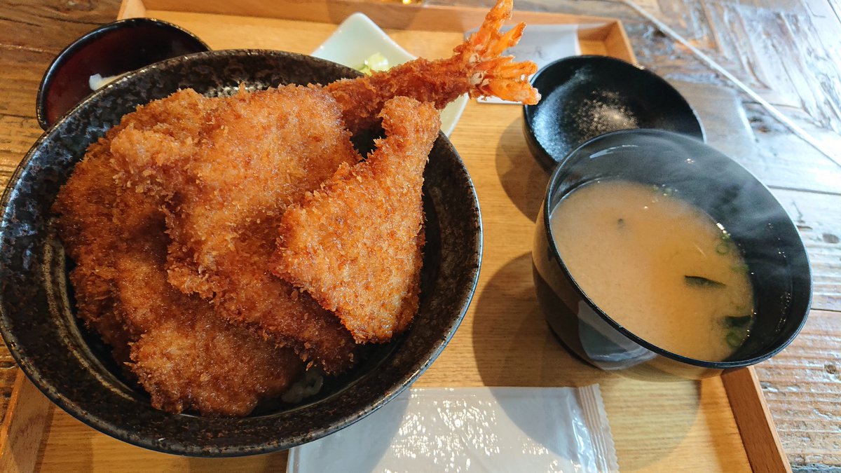 MACO36052524's tweet photo. 新潟カツ丼タレカツ 京都本店

ソースではなくタレ味☝️タレがしっかり染み込んだ薄めのカツが最高に美味しい🤗💕タレカツとご飯との相性バッチリ👌

#新潟カツ丼タレカツ京都本店 #カツ丼 #野菜カツ丼 #オシャレなお店 https://t.co/AvV3qQlfmt