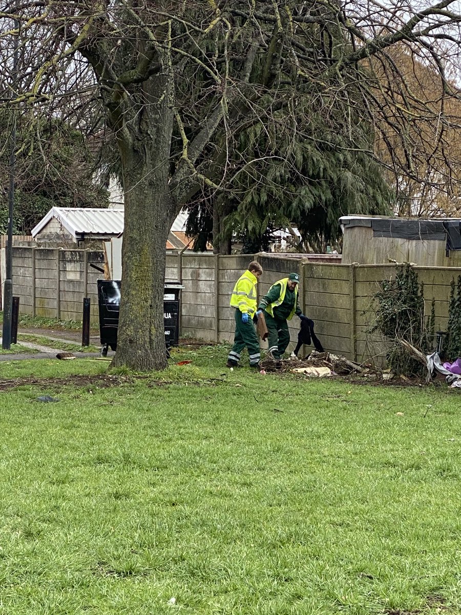 promise_knight's tweet photo. In addition to the community skip at St Raphael’s Estate this morning the Veolia team proactively cleared flytips ⁦@Brent_Council⁩ ⁦@kkrupas⁩ ⁦@MAsgharButt⁩ ⁦@AdenCllr⁩ ⁦@tonyethapemi⁩ https://t.co/kM9jrPxrGl