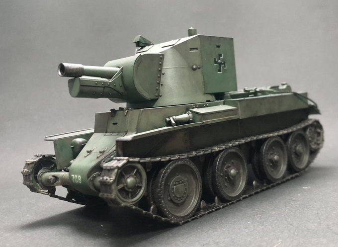 タミヤ　フィンランド軍 突撃砲 BT-42完成しました👏ガルパン劇場版で気になって作った車輌です✨特徴的な砲塔がお気に入