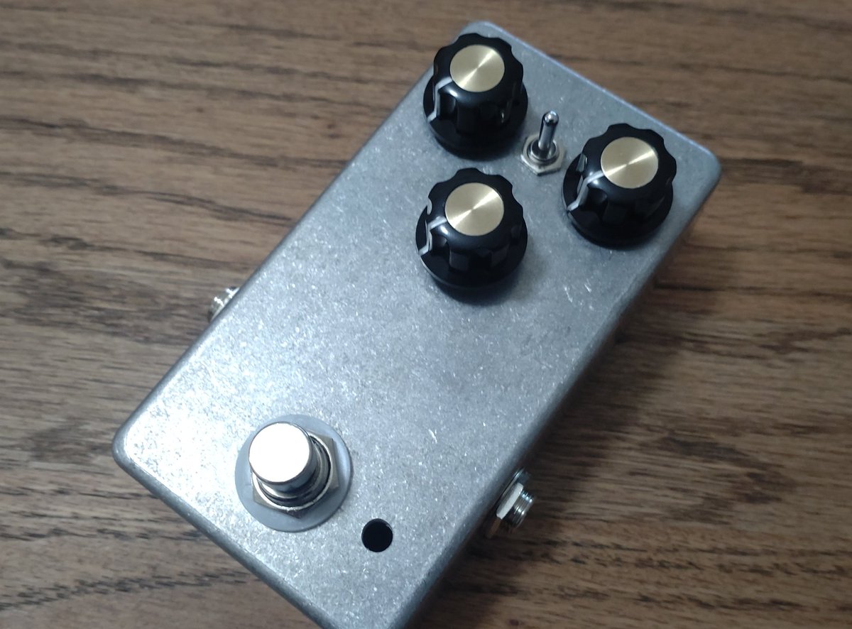 euphoricguitars's tweet photo. Boss SD-1をベースとして、オリジナルのオーバードライブを試作中です。
とりあえず、オペアンプとクリッピングダイオード以外は固まったのですが、SD-1って改めてノイズが多いですね…

#DIY
#エフェクター https://t.co/ommncMiU96