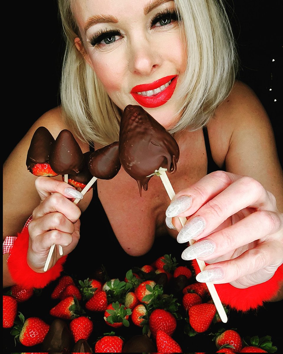 MashaLuganova's tweet photo. Nuovo video 🍓🍓🍓🍓
https://t.co/anU4KNbUm3
#asmr #asmrita #asmritaliano #myasmrm #crinckling #brushing #stratching #brushing #brushingmic #plucking #handmovements #triggers #visualtriggers #sounds #relaxingsounds #Whisper #mouthsounds #roleplayer #banana #russiangirls #sexy https://t.co/mSbPsFfri7