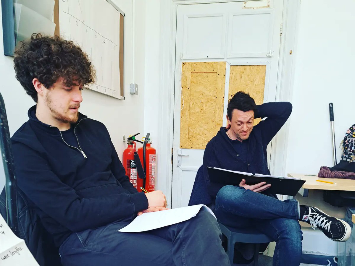 DownStageWrite1's tweet image. Great start to our script development work on new play Onion Soup @exeter_phoenix
Beckett, Pinter and a Waiter tackle life, art and indigestion
#scriptdevelopment #dramaturgy #newriting #theatre #Devon #exeter