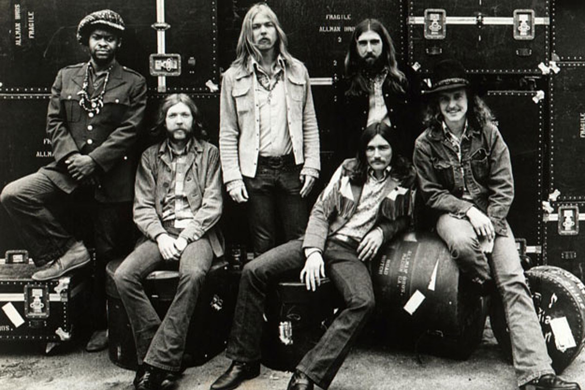 dvesean's tweet photo. March 12 1971
The Fillmore East NYC

The Allman Brothers (w/R&amp;R HOF producer Tom Dowd) record the 1st of 2 back to back nights at 
Bill Graham's Fillmore East.

The 2 consecutive shows were released July 1971 on arguably 
The Greatest Live Album Ever.

Duane'd be gone Oct. 29th. https://t.co/OIJMvJkR1F