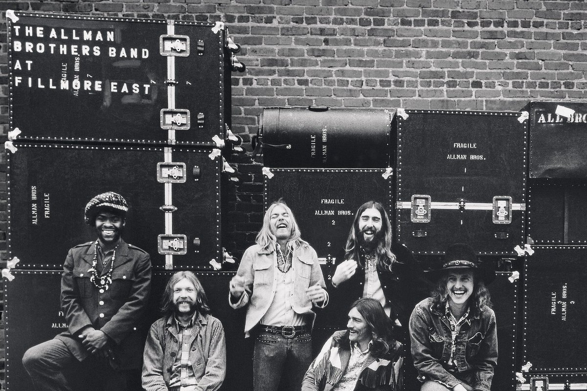 dvesean's tweet photo. March 12 1971
The Fillmore East NYC

The Allman Brothers (w/R&amp;R HOF producer Tom Dowd) record the 1st of 2 back to back nights at 
Bill Graham's Fillmore East.

The 2 consecutive shows were released July 1971 on arguably 
The Greatest Live Album Ever.

Duane'd be gone Oct. 29th. https://t.co/OIJMvJkR1F