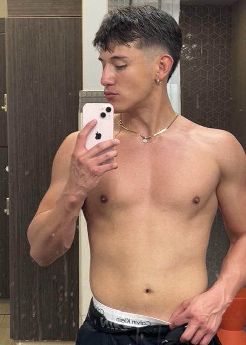 FrAAV2OXwAAF1zC?format=jpg&name=small