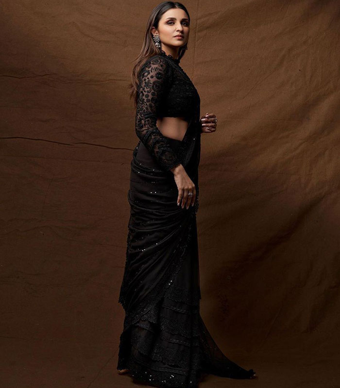 Parineeti Chopra Black Saree On zakarto.com
Shop: bit.ly/3mKabwN

#bollywoodsaree #saree #sareelove #fashion #designersaree #lehenga #onlineshopping #sareelovers #parineetisaree #parineetichopra #sareeday #gujarat #usa #zakartoindia #uae #uk #india #eid