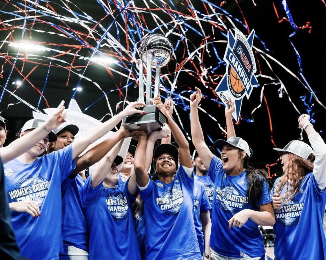 savwheeler4's tweet photo. DREAMS INTO REALITY💙💍🎉 https://t.co/1wbLOFtrVJ