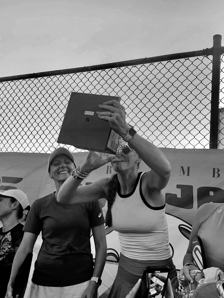 Ducks, Ernie’s, music blasting, drinking Seltzer out of the trophy. This is how we pickleball in Australia! 🇦🇺 🏓 #slamjam #pickleball #pickleballaustralia
