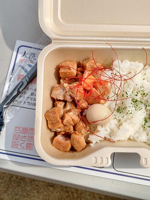 最近は、会場着いたらひとまず過食道してから
らくがきバスしてます
空いてる場所の周りのキャラに寄せるので、今回はミッコとヨウコでした 