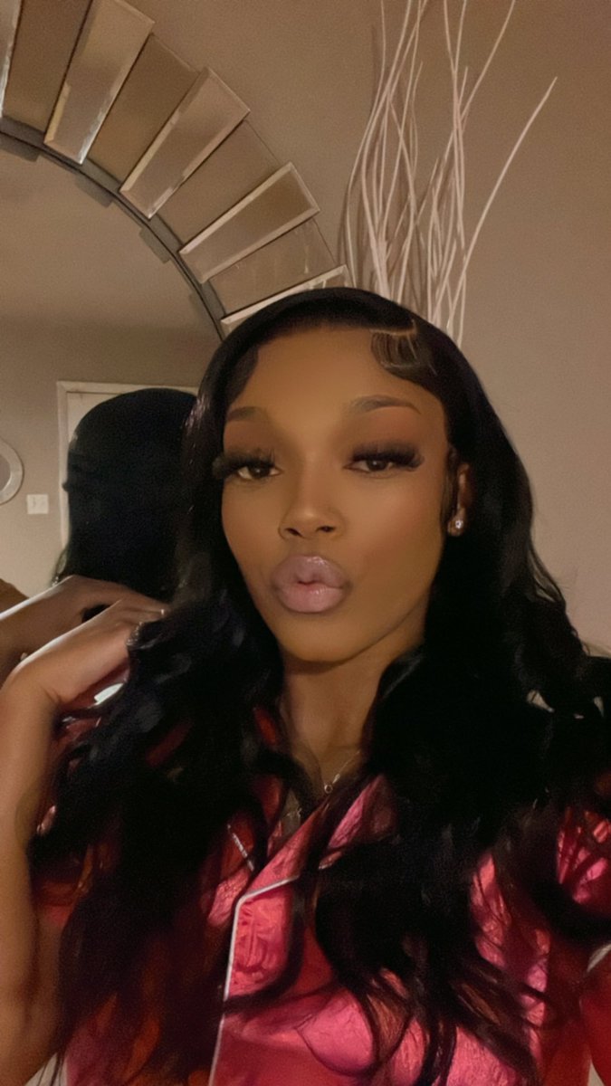 myskinnno's tweet photo. Everyday sleep w a Barbie 💕 https://t.co/jRPtwDTmOx