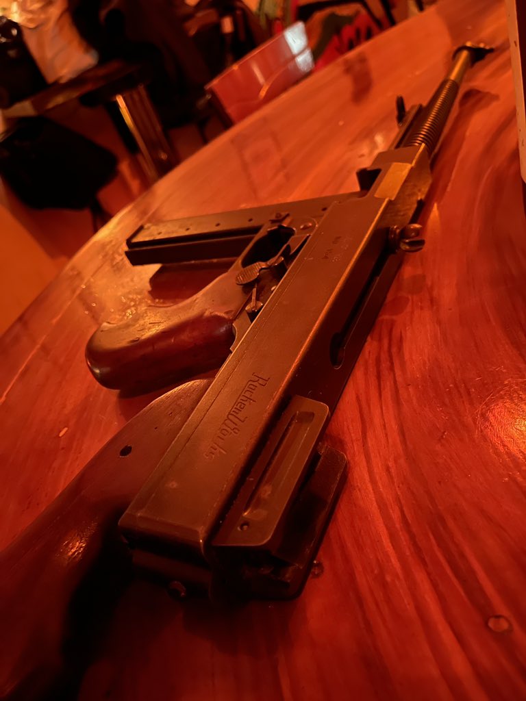 systema_ceo's tweet photo. めまいがするくらい
いちいち、すごかった

重くて重くて

手触り、堪らない

モデルガン界の巨人

オーナーは売価を決められないから
久美姐教えてと言うけれど
#ptwじゃないと分からない

こんな逸品に突然出逢えて
幸せというより、ズシッと来ました
ものづくりの真髄の塊
#六研 https://t.co/BaA40lsxyi