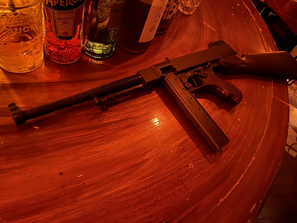 systema_ceo's tweet photo. めまいがするくらい
いちいち、すごかった

重くて重くて

手触り、堪らない

モデルガン界の巨人

オーナーは売価を決められないから
久美姐教えてと言うけれど
#ptwじゃないと分からない

こんな逸品に突然出逢えて
幸せというより、ズシッと来ました
ものづくりの真髄の塊
#六研 https://t.co/BaA40lsxyi