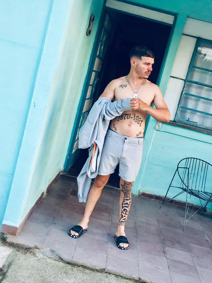 texttico000's tweet photo. Tal ves no es mi época  ,, pero soy más outfits sencillo 🤝 https://t.co/Hd7WtdhIGd