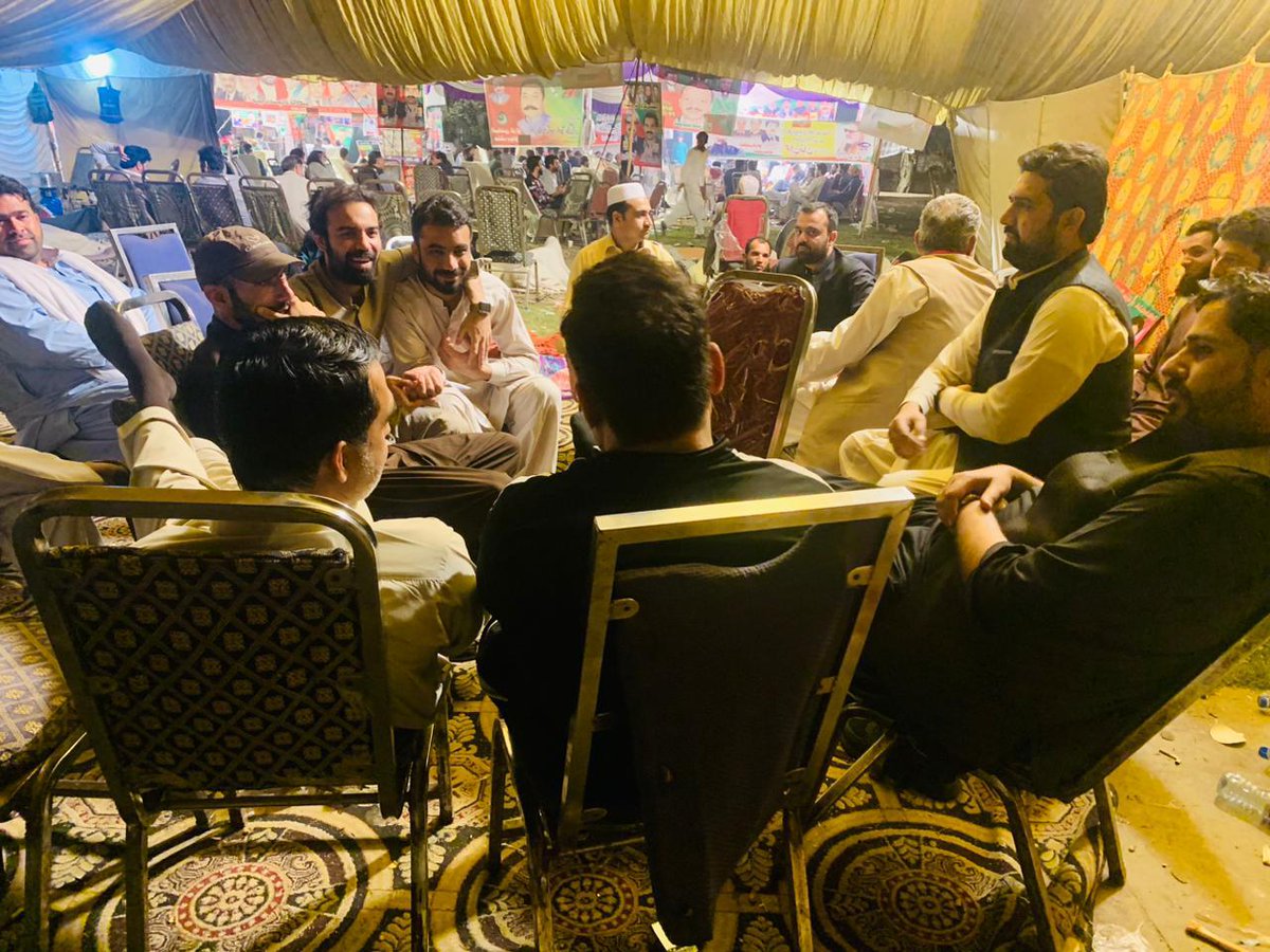 PTI Swabi (@ptioswabi) on Twitter photo سابق وفاقی وزیر <a href="/MuradSaeedPTI/">Murad Saeed</a> اور <a href="/PervezKhattakPK/">Pervez Khattak</a> ورکرز کی حوصلہ افزائی کے لئے کیمپ میں موجود. <a href="/MalakWajidPTI/">Malik Wajid</a> اور دیگر پی ٹی آئی قیادت کے ہمراہ قائد عمران خان کی حفاظت کیلئے لاہور زمان پارک سیکورٹی کیمپ میں موجود۔
#عمران_خان_ہماری_ریڈ_لائن سابق وفاقی وزیر <a href="/MuradSaeedPTI/">Murad Saeed</a> اور <a href="/PervezKhattakPK/">Pervez Khattak</a> ورکرز کی حوصلہ افزائی کے لئے کیمپ میں موجود. <a href="/MalakWajidPTI/">Malik Wajid</a> اور دیگر پی ٹی آئی قیادت کے ہمراہ قائد عمران خان کی حفاظت کیلئے لاہور زمان پارک سیکورٹی کیمپ میں موجود۔
#عمران_خان_ہماری_ریڈ_لائن