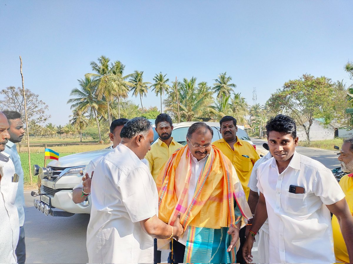 SalemPmkIT's tweet photo. மக்கள் சந்திப்பில் @arulramadassMLA அண்ணன்❤️🇷🇴
#PMK #Salem https://t.co/4t32bokTKo