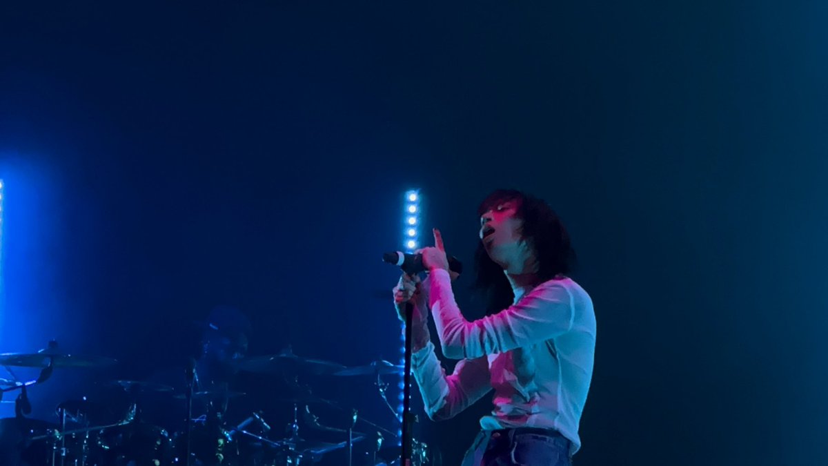 chen_mayling's tweet photo. @keshimusic #keshi in dc #theanthem sings in drunk https://t.co/M3AjLeUCCk