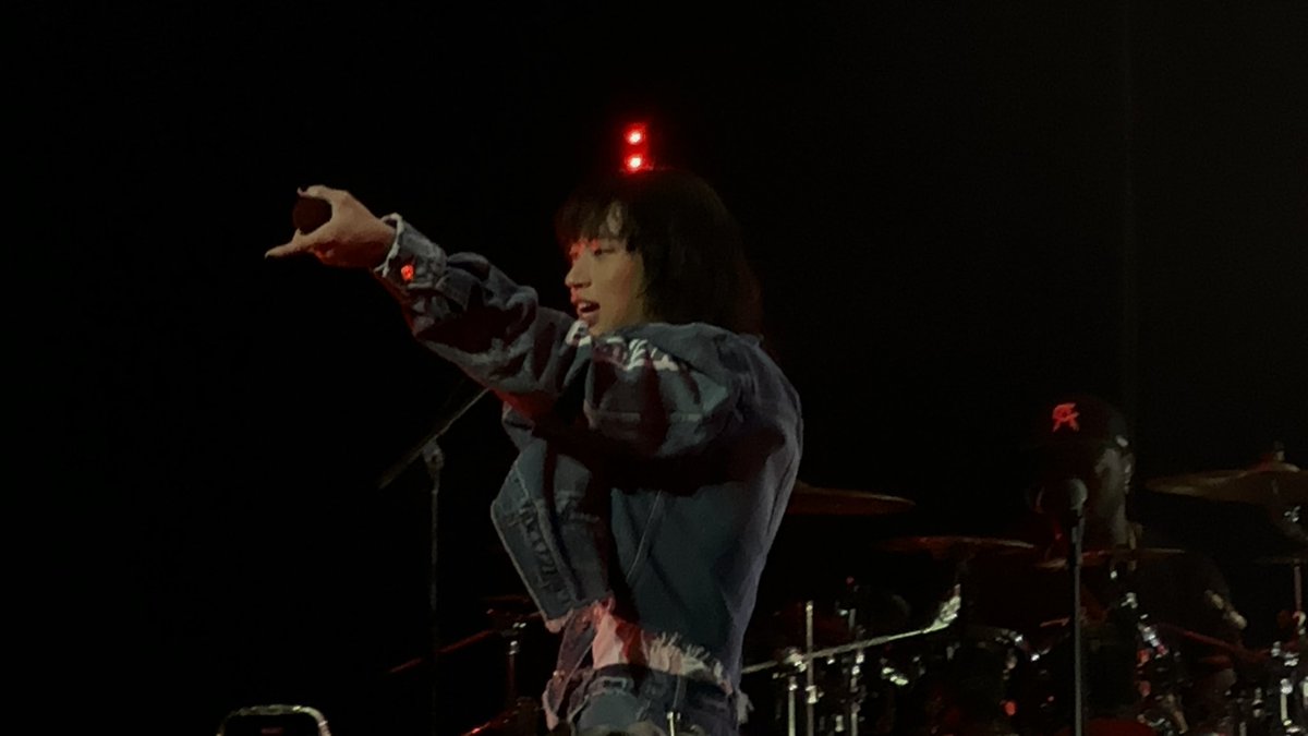 chen_mayling's tweet photo. @keshimusic #keshi in dc #theanthem sings in drunk https://t.co/M3AjLeUCCk