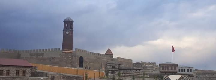 İstiklal Marşı'mızın kabulü ve tarihi sayısız kahramanlık ve yeniden doğuş hikayeleri ile bezeli kadim şehir Erzurum'umuzun  kuruluşa kapı aralayan 12 Mart kurtuluş günü kutlu olsun.