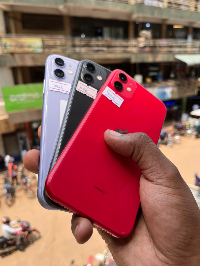 EMatembu's tweet photo. UK used iphones and Samsung contact +256708362459 https://t.co/BRYvvfU2iM