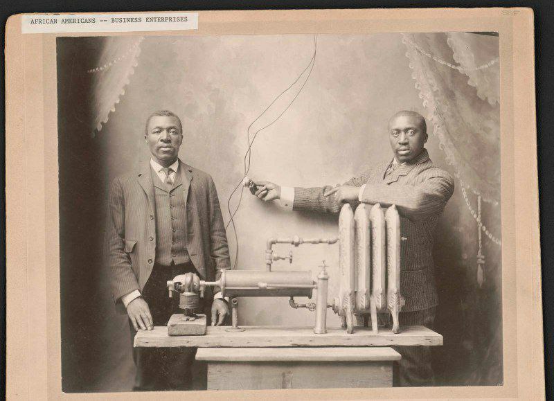 Encore une invention sans intérêt de "l'énergie pour tous, pas cher, fiable, durable".

 Le magazine Draftsman a conservé un article sur l'invention d'un inventeur noir américain du XIXe siècle. Charles Baker a créé un radiateur à friction qui utilise la friction pour créer de la