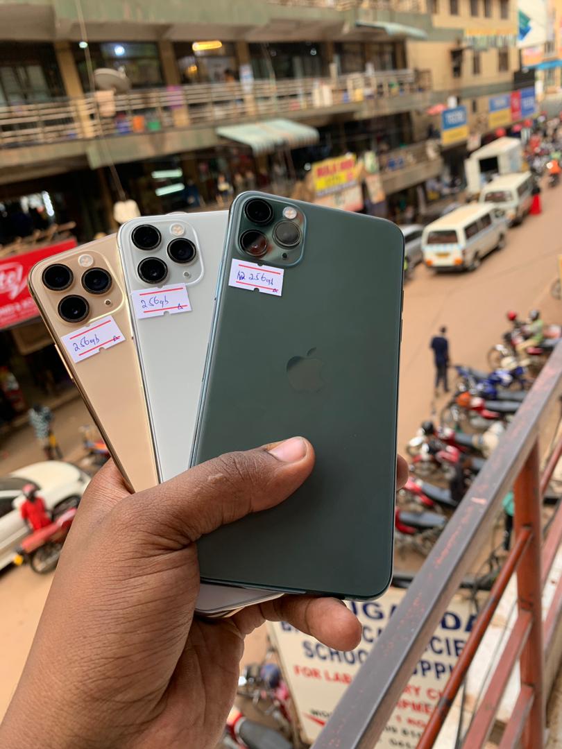 EMatembu's tweet photo. UK used iphones and Samsung contact +256708362459 https://t.co/BRYvvfU2iM