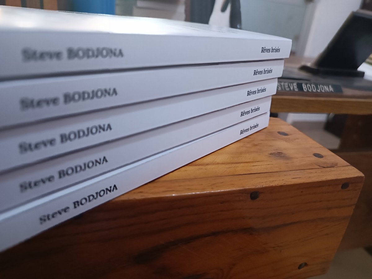 stevedeBodj's tweet photo. Un peu un peu mais toujours...

Lire au moins un livre chaque mois, c'est possible.

1- Avoir constamment un livre au chevet de son lit.
2- Ne pas attendre de somnoler avant d'aller au lit.
3- Lire une, deux, trois pages chaque soir avant de s'endormir.
4- Lire "Rêves brisés"☺️ https://t.co/1tHGoTcrRf