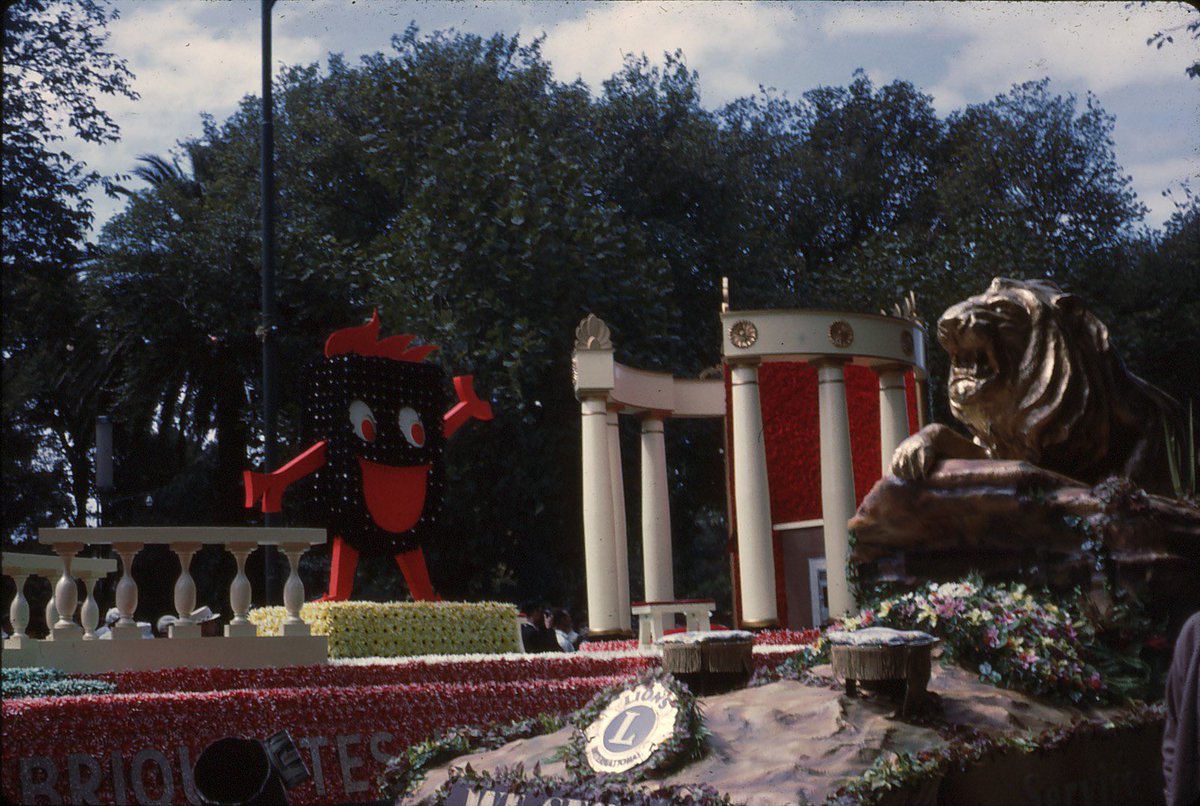 eric_riddler's tweet photo. #FoundSlideHoliday The lion, the briquette and the colonnade: two floats from the Moomba parade lined up in the Domain, Naarm Melbourne, Kulin nation, 9 March 1964 (photographer unknown). The floats represent the Gas and Fuel Corporation and the Lions Club https://t.co/e3FAHn7vFV