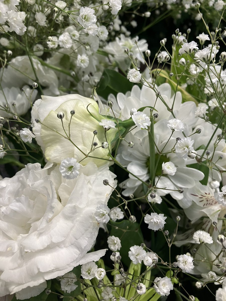 a3yk426's tweet photo. ポッキリ折れた花も使われてるよー！
ウィズハウ��良いよって聞いてたから、残念すぎる https://t.co/VKnBSAtZAF