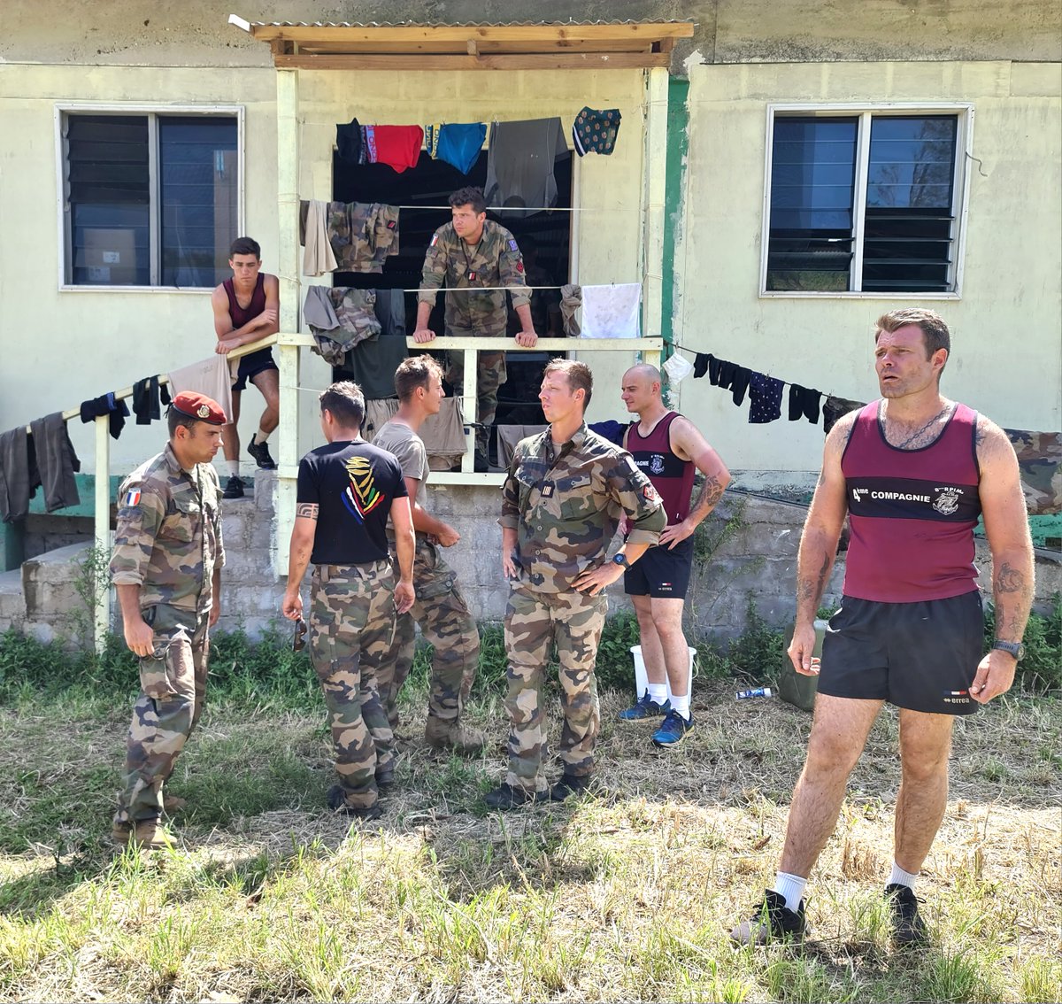 jeangene_vilmer's tweet photo. 🇫🇷🇻🇺 Arrived on the island of Tanna on March 6, only 48 hours after the cyclone, this detachment of the Marine Infantry Regiment of the Pacific (@RIMaP_NC) cleared the roads blocked by fallen trees. They are completed by 10 soldiers and 2 trucks in Port-Vila to transport cargo. https://t.co/J9pIxLbPI2