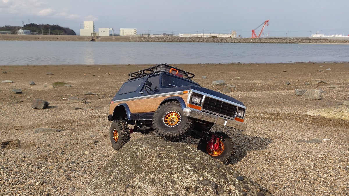 KZ_garage's tweet photo. 久々のラジコンは早々にビード落ち😅ww
#スケールクローラー #SCX10ii https://t.co/1ArLl9U5lA