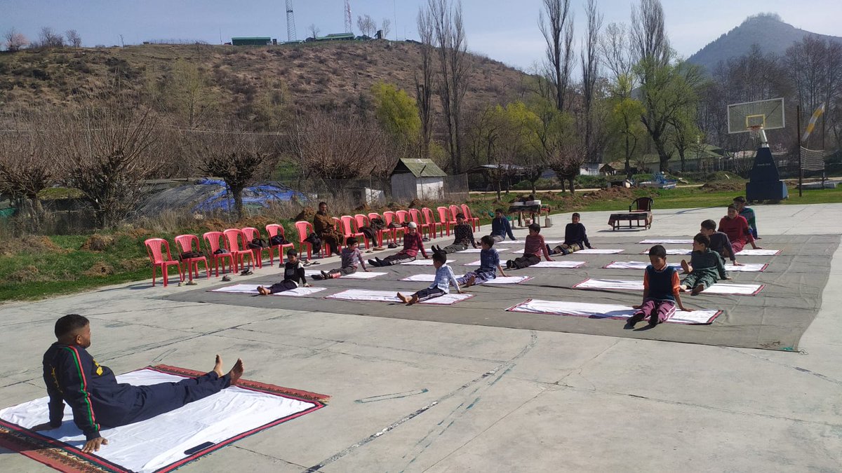 WularBattalion's tweet photo. Keeping in mind the endeavour to maintain a healthy lifestyle, #Watlab Camp of @Wular Battalion organised a Meditation Pgme for Children of neighbouring villages
#Sundayvibes
#Meditation
#Armywithkashmiris
#Wularbattalion https://t.co/Oi8r3RdAAT