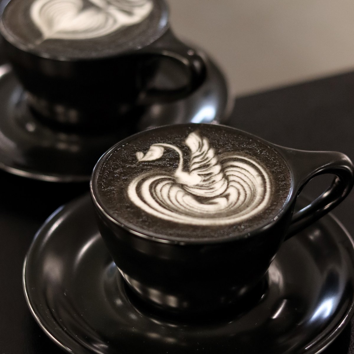 食の進路に興味がある中高生はレコールバンタンに集合💫 数々のラテアート大会で日本一に輝くバリスタ けんけんさんを講師に迎え、中高生に大人気の金子みゆさんをスペシャルゲストに、連日行列を作る話題のカフェの✨ブラックラテ✨をみんなで体験❣️
ご予約はコチラから👉lecole.jp/form/index.php…