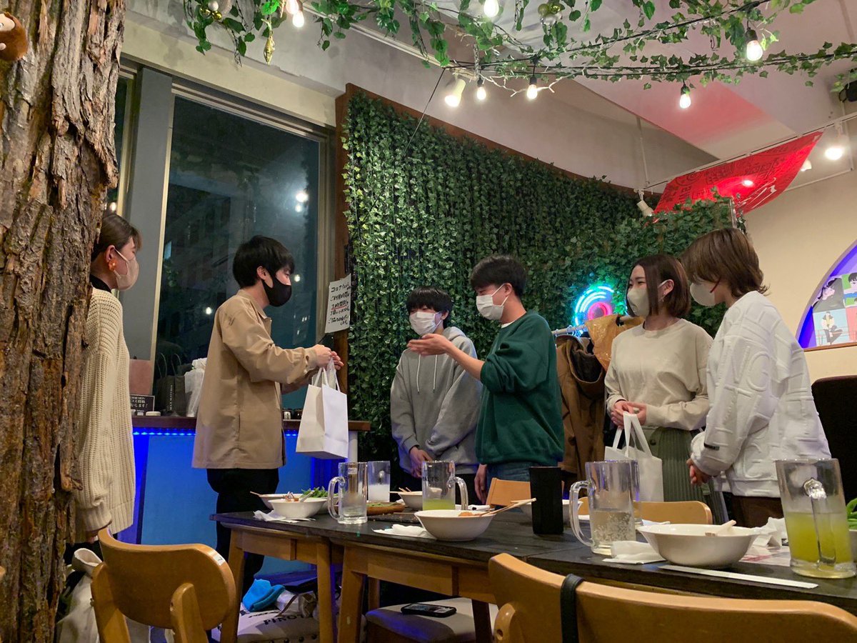 SekainoOzawa777's tweet photo. こんにちは！静大バースです！
遅くなりましたが、静岡大学に合格した新一年生の皆さんおめでとうございます🎉㊗️

先日は4年生の追いコンを行いました！
これからも度々練習には来てくれるそうですがとても悲しいです、、😢

＃春から静大
#春から静岡大学 https://t.co/oZq3bUUypA