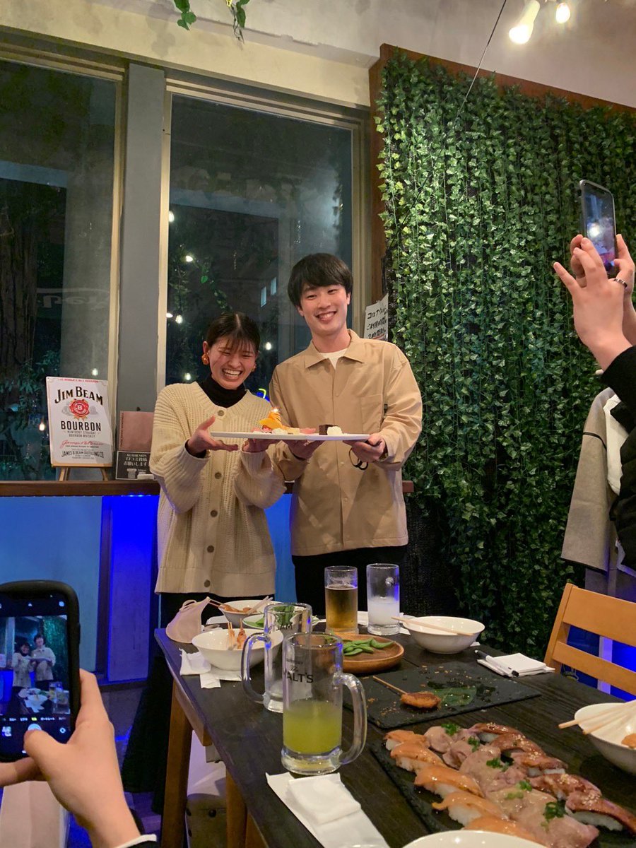 SekainoOzawa777's tweet photo. こんにちは！静大バースです！
遅くなりましたが、静岡大学に合格した新一年生の皆さんおめでとうございます🎉㊗️

先日は4年生の追いコンを行いました！
これからも度々練習には来てくれるそうですがとても悲しいです、、😢

＃春から静大
#春から静岡大学 https://t.co/oZq3bUUypA