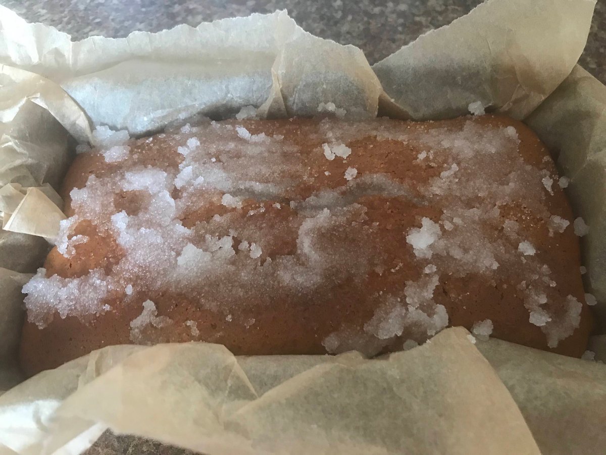 frozenprawn's tweet image. It might look like I’ve dropped my cake in the snow ⛄️😂but I didn’t and it tastes good.😋#EggFree #NutFree #Allergies #HoneyCake #LemonSugar #Sultanas #HomeBaking 👩🏻‍🍳👨🏻‍🍳 🍰