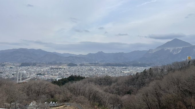 午後、またもや思い立ち秩父へドライブ😚眼下に広がる秩父の街、「あの花」「ここさけ」「空青」の舞台😌3月、天気も薄曇りのせ