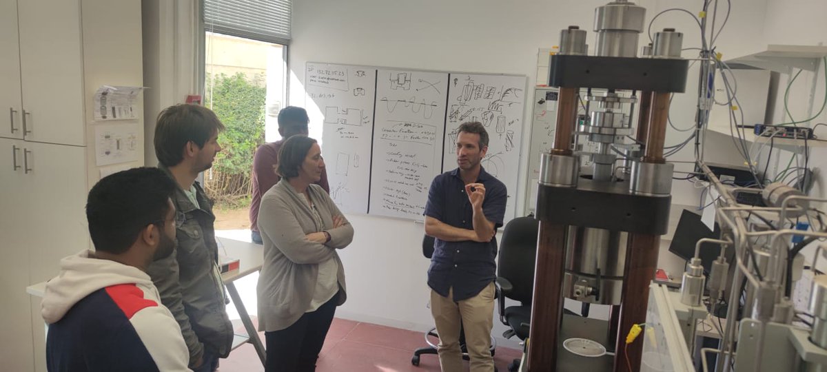Special guests at our lab 🤩  -  Magali Billen and Menno Frates // Having fun with models of mantle flow and olivine CPO // 
This Tuesday Magali will present on "Does rate of deformation dictate where earthquakes occur deep in subducting tectonic plates?" - link in comments!