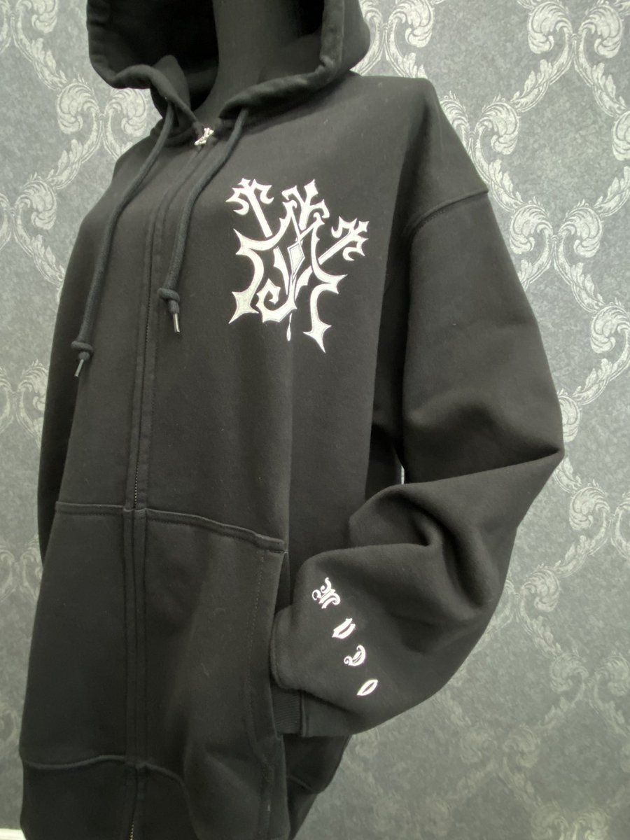 JVM_info's tweet photo. #共同声明 連動イベントグッズ　アパレルのご紹介！　ビッグシルエットのTシャツに、オーバーサイズのパーカー、ロングスリーブTシャツがあり　袖や裾などデザインの位置にもこだわったアイテムになります！
#MoidixMois #Versailles #D #摩天楼オペラ
通信販売はこちら↓
https://t.co/YxazXDuwce https://t.co/E3HS0tDMBh