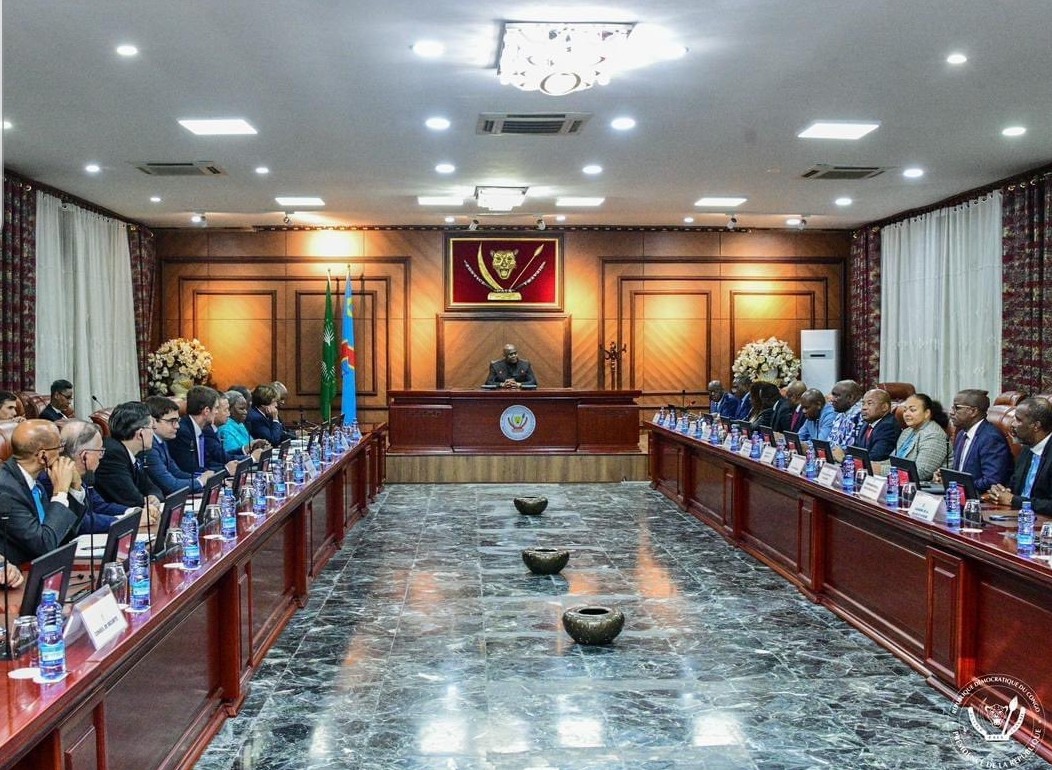 Le PR Félix Tshisekedi en séance de travail avec les 5 membres permanents du conseil de securité de l'<a href="/ONU_fr/">Nations Unies (ONU)</a>. Le CP <a href="/MathePayPay/">Mathe Pay Pay</a> avait participé à cette importante réunion.<a href="/Presidence_RDC/">Présidence RDC 🇨🇩</a> <a href="/nntumbab1/">Nicole Ntumba Bwatshia Ph.d</a> <a href="/marvin_mbuyi/">Marvin Mbuyi</a> <a href="/EkosaJc/">JC Ekosa</a> <a href="/JonathanNzapa/">Jonathan Lowe Nzapa</a> <a href="/AnakekaWiss/">Anakeka Wissen</a> <a href="/sokobenga/">Ir Gaston</a> <a href="/KosoCharlotte/">Charlotte la Mbingazor</a>