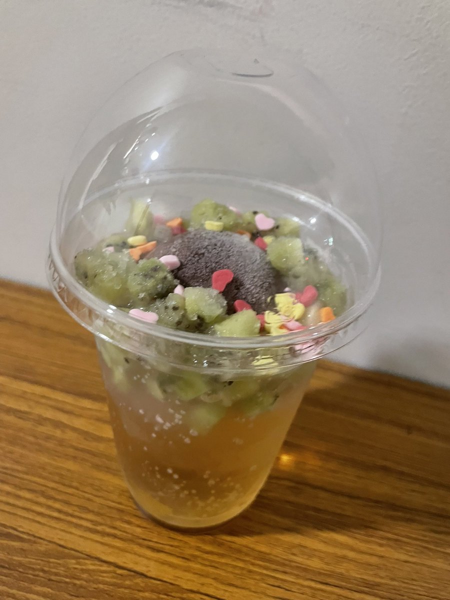 kurumi_pgm's tweet photo. #雛見沢くるみ劇場版

��たくしの元にも
ドリンク差し入れ来ましたわ
(*´︶`*)つ🍹🍀

美味しい沼と
膝ですわねー！

開演まであとちょっと。
楽しんでいってくださいね。

( 1Fでチケット買って
途中入場も可能ですわ！)

#個人勢Vtuber https://t.co/ENl0tH65JV